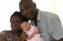 Una pareja de nigerianos tuvo una bebé blanca