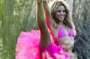 Shakira muestra su flexibilidad en sesión de fotos en Ibiza