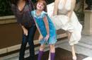 Selena Gomez y Joey King posan como Marilyn Monroe