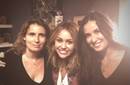Miley Cyrus junto a Demi Moore en el rodaje de 'LOL'