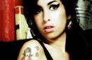 Amy Winehouse se hace amiga de un mono durante sus vacaciones