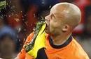 Mundial Sudáfrica 2010: Al hospital el jugador de Holanda que recibió una patada en plena cara ante Uruguay