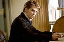Robert Pattinson derrocha elegancia en Bel Ami