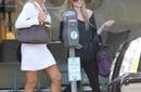 Avril Lavigne sale a comer con su suegra