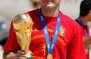 Iker Casillas despedirá el año con la copa del mundo