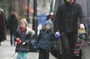 Chris Martin disfruta paseo matutino con sus hijos