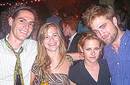 Robert Pattinson y Kristen Stewrt mostrando su amor en público