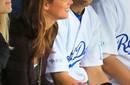 Joe Jonas y Ashley Greene en en el partido de los Road Dogs