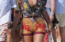 Beyoncé vestida de colores en el Mediterráneo