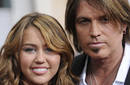 Miley Cyrus mantiene una situación tensa con su padre