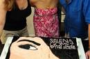 Selena Gomez  celebró su cumpleaños con un pastel que llevaba su rostro