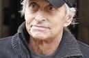 Michael Douglas luce muy desmejorado luego del tratamiento contra el cáncer