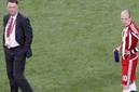 Robben lesionado enfurece al entrenador del Bayern, Louis van Gaal