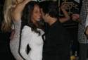 Kevin Jonas y su esposa bailando en un club nocturno de Las Vegas