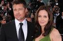 Angelina Jolie graba mensaje oculto en un regalo para Brad Pitt