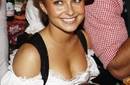 Hayden Panettiere luce escote en el Oktoberfest en Alemania