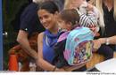 Salma Hayek lleva a su hija Valentina a la escuela