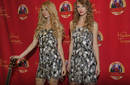 Taylor Swift posa junto a su figura de cera