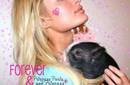 Paris Hilton enseña a su cerda Princess Piggelette en Twitter