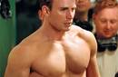 Chris Evans luce fenomenal cuerpo en Capitán América