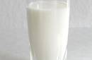 China: prohíben informes sobre leche adulterada con hormonas