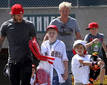 David Beckham jugó baseball con sus hijos
