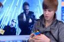 Vídeo: Justin Bieber resuelve un cubo de rubik en minuto y medio