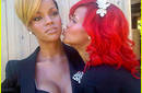 Rihanna besó su propia figura de cera