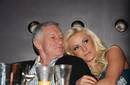 Crystal Harris la prometida de Hugh Hefner hizo el diseño su propio anillo