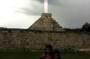 Un rayo de luz en pirámide de KUKULKAN, fantástico