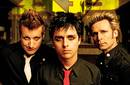 Green Day regala guitarra a fan brasilero