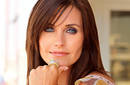 Courteney Cox se siente más atraída por los hombres más jóvenes