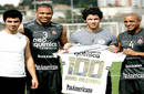 Jonas Brothers visitan el club Corinthians y posan junto a Ronaldo y Roberto Carlos