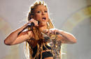 Shakira recibe premio por labor humanitaria