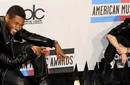Justin Bieber y Usher comparten premios AMA