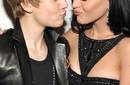 Katy Perry casi besa a Justin Bieber
