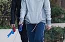 Joe Jonas y Ashley Greene fotografiados paseando a sus perros