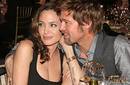 Foto: Brad Pitt le toca una nalga a Angelina Jolie