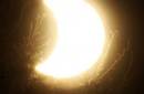 El primer eclipse solar del 2011 comenzó este martes, después del amanecer, al norte de Africa y en Europa