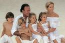 Julio Iglesias celebró su primera Navidad como casado con Miranda en Punta Cana