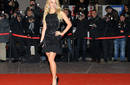 Shakira celebra triunfo con sus padres