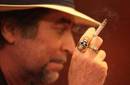 Joaquín Sabina fuma cigarrillo y multan a Hotel