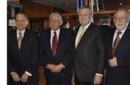 El Ex Canciller Oscar Maúrtua presentó su nuevo libro