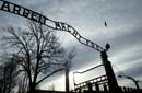 Holocausto: Roban el cartel de Auschwitz