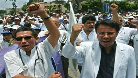 ¿Cree Ud. justo el paro convocodo por la Federación Médica Peruana por un aumento salarial?