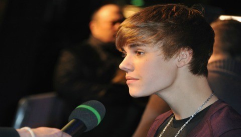 ¿Qué considera usted que le brinda popularidad a Justin Bieber?