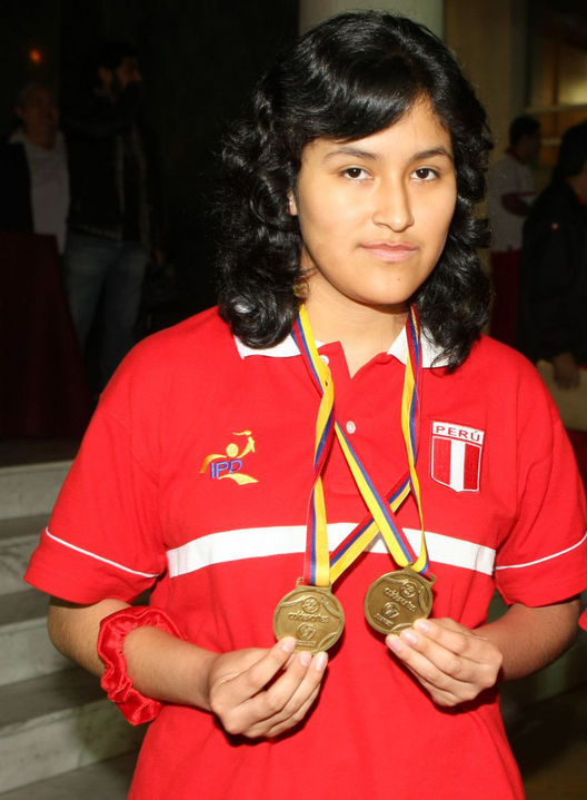 Jóvenes deportistas peruanos fueron premiados con medallas de Oro en las Olimpiadas Escolares en Colombia