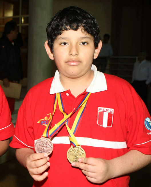 Jóvenes deportistas peruanos fueron premiados con medallas de Oro en las Olimpiadas Escolares en Colombia