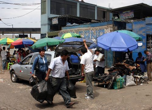 La Municipalidad del Rímac en importante operativo desalojó a numerosos comerciantes de Caquetá