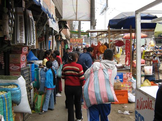 La Municipalidad del Rímac en importante operativo desalojó a numerosos comerciantes de Caquetá